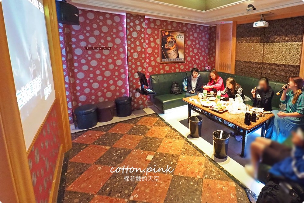 台中最新KTV就在最新屋馬附近，變色龍KTV早鳥、夜貓歡唱都有優惠