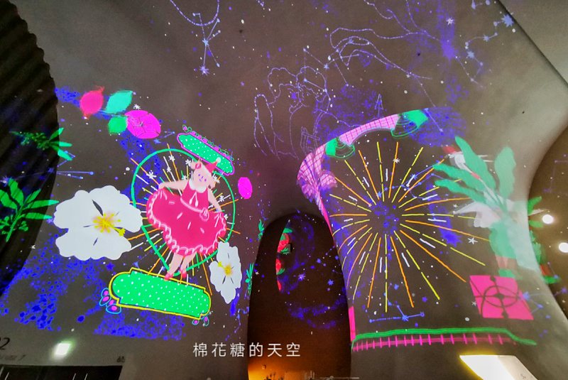 台中國家歌劇院也開始過聖誕啦！夢幻光影秀今年中西合併超有氣氛！