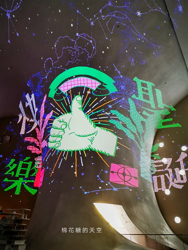 台中國家歌劇院也開始過聖誕啦！夢幻光影秀今年中西合併超有氣氛！