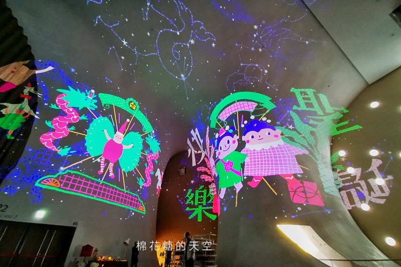 台中國家歌劇院也開始過聖誕啦！夢幻光影秀今年中西合併超有氣氛！
