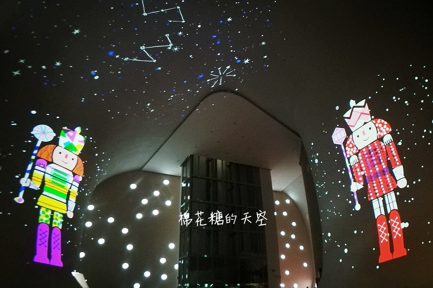 台中國家歌劇院也開始過聖誕啦！夢幻光影秀今年中西合併超有氣氛！