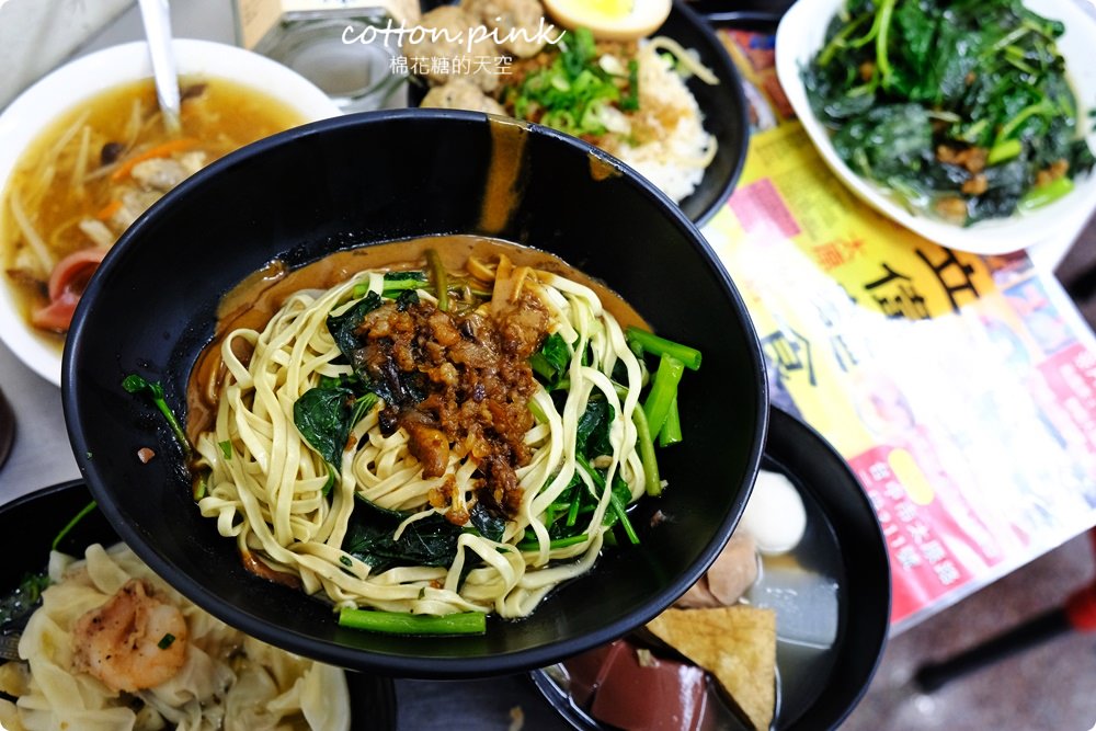 台味海陸全餐這裡吃～還有一麵三吃、菜頭粿四兄弟，傳統好味道就在台中立偉麵食