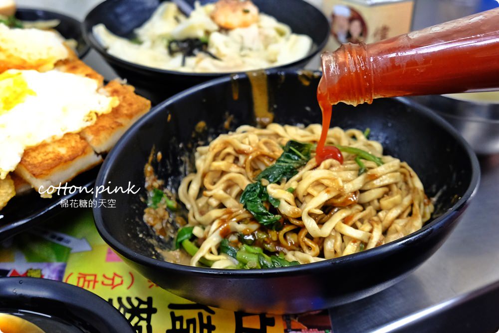 台味海陸全餐這裡吃～還有一麵三吃、菜頭粿四兄弟，傳統好味道就在台中立偉麵食