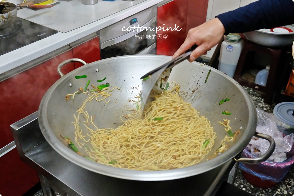 台中早餐就是要吃炒麵～阿熹嬤炒麵內用佛心價！各式台味小菜大推薦～