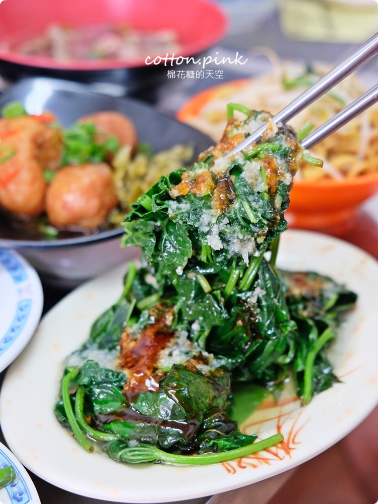 台中早餐就是要吃炒麵～阿熹嬤炒麵內用佛心價！各式台味小菜大推薦～