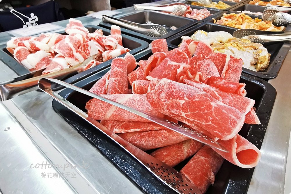 台中吃到飽這家真的吃很飽～肉食夥伴動起來！最新肉鮮生滿滿肉盤不怕你吃，歡迎使用振興券！