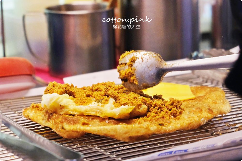 台中也有超好吃炸蛋蔥油餅！大推“哇炸”煉乳口味加特製辣醬