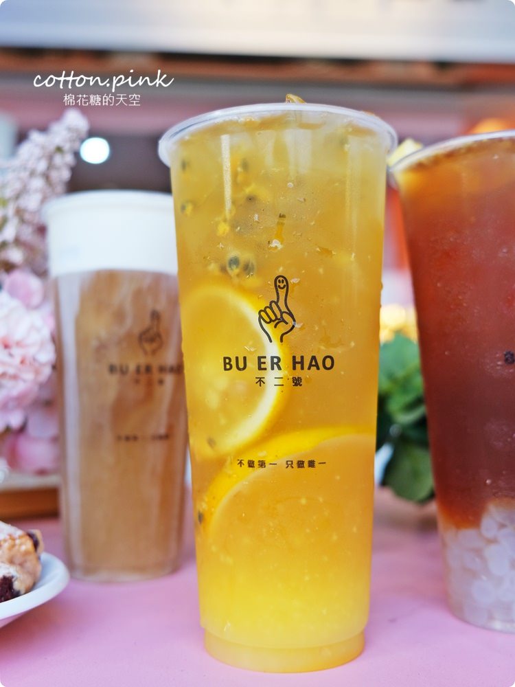 台中逢甲最新飲料店超粉嫩，不二號最新推出玫瑰露奶茶整個浪漫～情人節首選，凌晨兩點也喝得到喔！