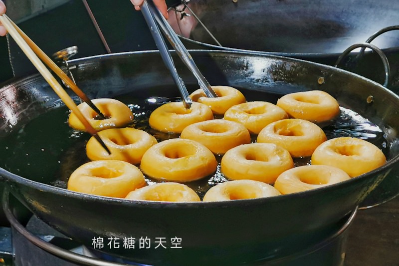 正宗小米甜甜圈快閃一中街～藏在中友對面小巷市集內