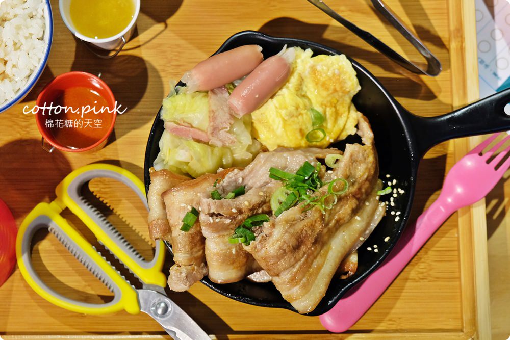 台中北區超狂大份量丼飯～大推安羽軒老闆私房烤肉蓋飯外加比臉大炸魷魚