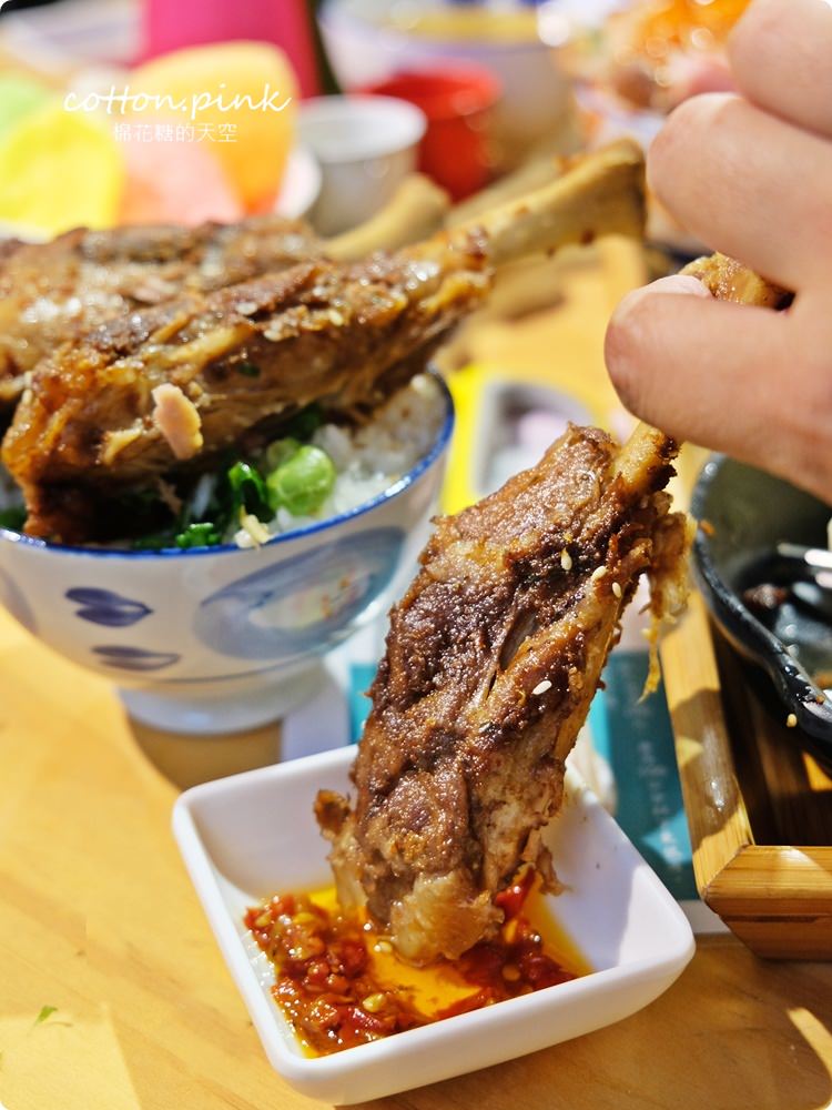 台中北區超狂大份量丼飯～大推安羽軒老闆私房烤肉蓋飯外加比臉大炸魷魚
