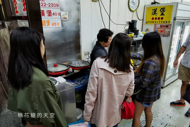 嘉義超夯打卡美食-晚上也吃得到的超大蓬萊漢堡