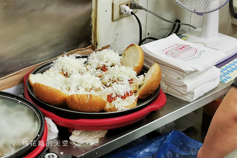 嘉義超夯打卡美食-晚上也吃得到的超大蓬萊漢堡