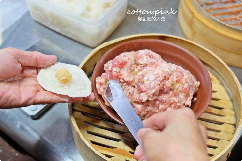 台中湯包獨家口味-蘆玉湯包！干貝加上搞剛蘿蔔絲～就在皇宸饌熱騰騰上桌啦