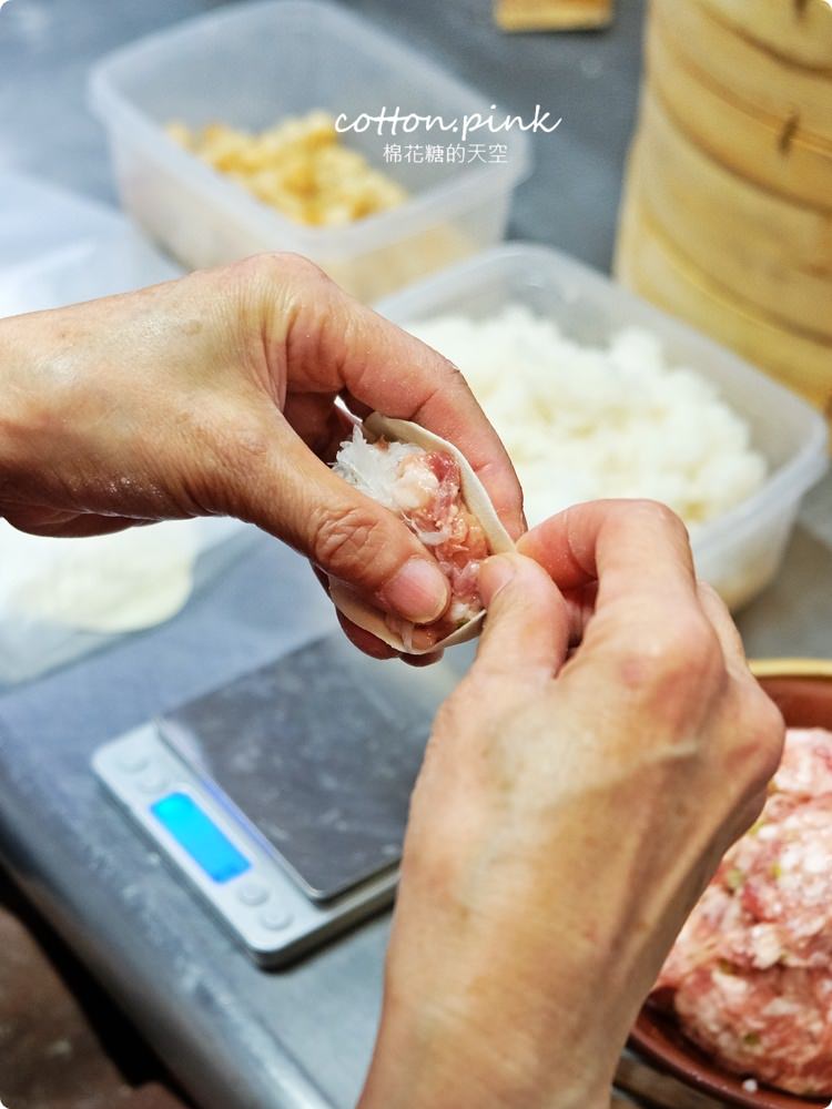台中湯包獨家口味-蘆玉湯包！干貝加上搞剛蘿蔔絲～就在皇宸饌熱騰騰上桌啦