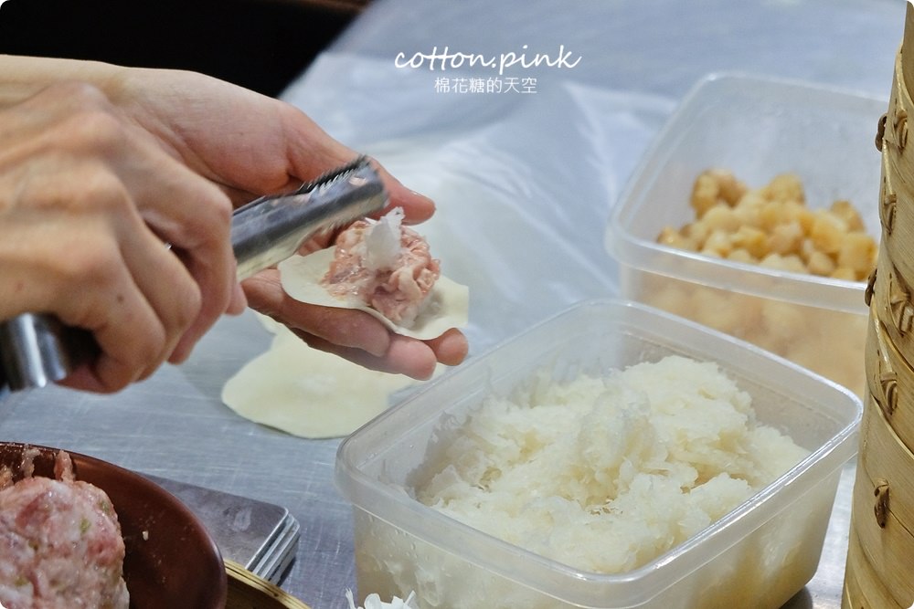 台中湯包獨家口味-蘆玉湯包！干貝加上搞剛蘿蔔絲～就在皇宸饌熱騰騰上桌啦