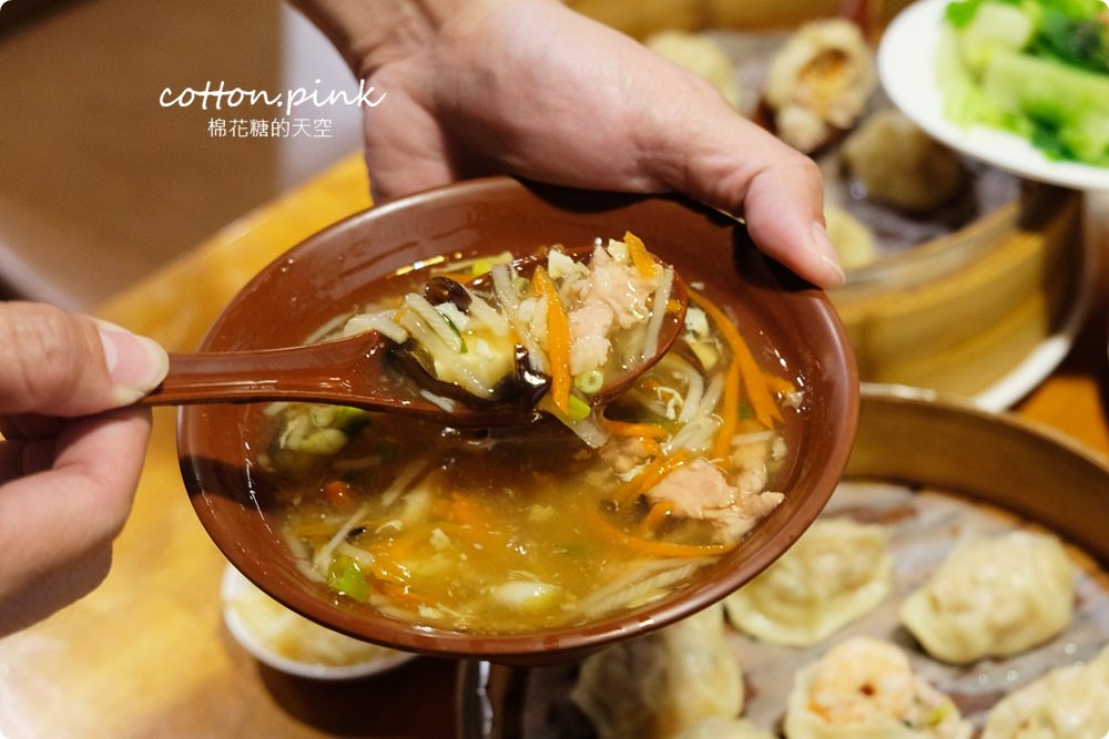 台中湯包獨家口味-蘆玉湯包！干貝加上搞剛蘿蔔絲～就在皇宸饌熱騰騰上桌啦