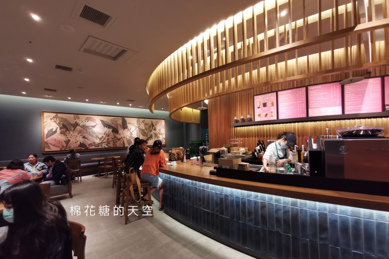 台中最新星巴克開幕啦！中部唯一提供現烤可頌的星巴克唷～