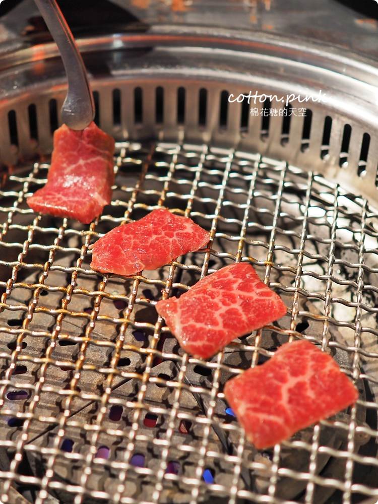 台中燒肉推薦-大推墨妃家乾式熟成牛肉超好吃！開到凌晨一點，令貴妃套餐大吃六種牛肉讓人幸福的像妃子阿！