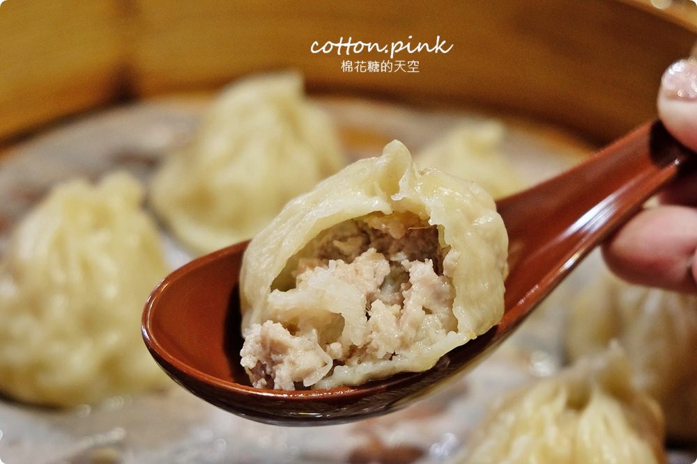 台中湯包獨家口味-蘆玉湯包！干貝加上搞剛蘿蔔絲～就在皇宸饌熱騰騰上桌啦
