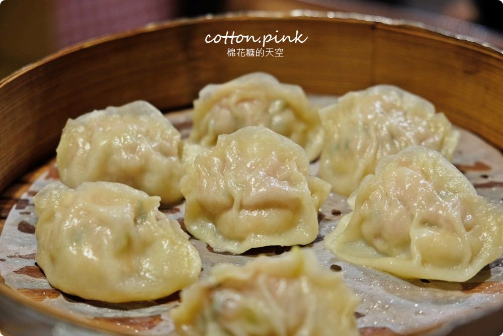 台中湯包獨家口味-蘆玉湯包！干貝加上搞剛蘿蔔絲～就在皇宸饌熱騰騰上桌啦