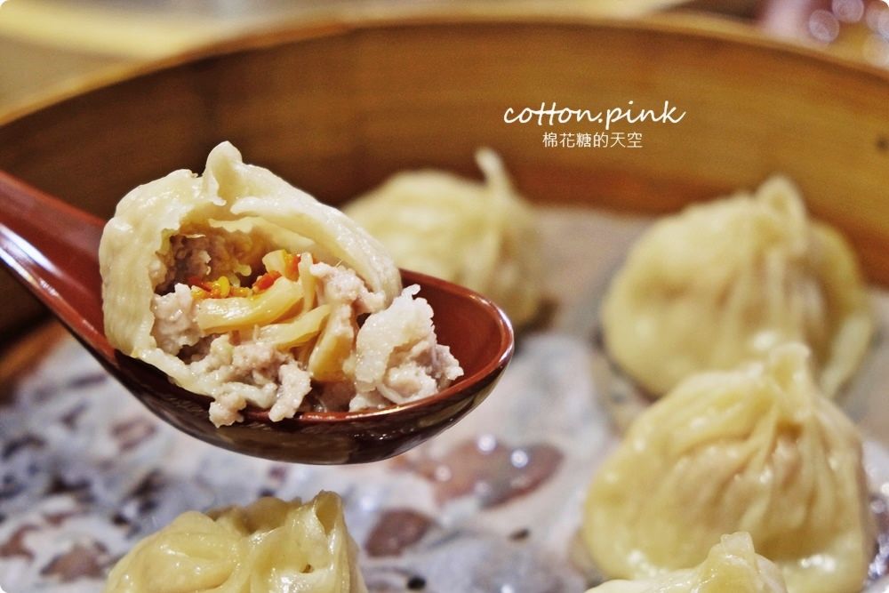 台中湯包獨家口味-蘆玉湯包！干貝加上搞剛蘿蔔絲～就在皇宸饌熱騰騰上桌啦
