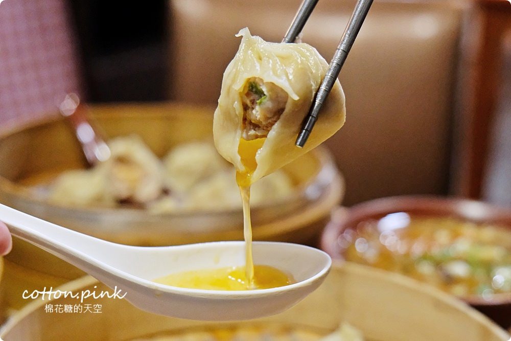 台中湯包獨家口味-蘆玉湯包！干貝加上搞剛蘿蔔絲～就在皇宸饌熱騰騰上桌啦