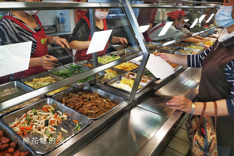 台中自助餐老店-四維自助餐，菜色樣式超多～吃便當配學生回憶，近第五市場、台中女中