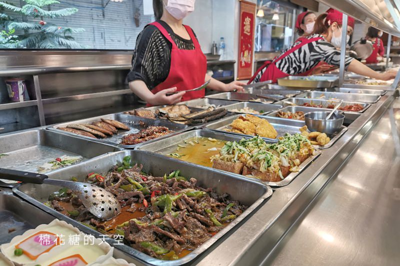 台中自助餐老店-四維自助餐，菜色樣式超多～吃便當配學生回憶，近第五市場、台中女中