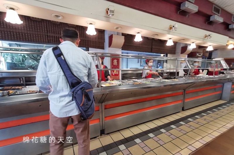 台中自助餐老店-四維自助餐，菜色樣式超多～吃便當配學生回憶，近第五市場、台中女中