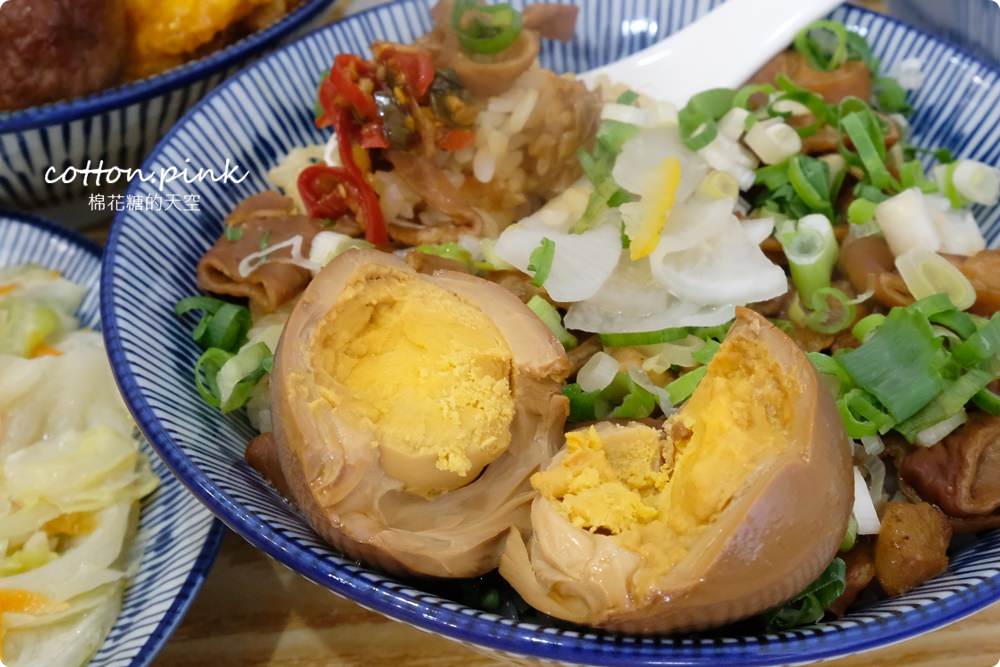 台中爌肉飯新星～朝馬等客運終於有好吃的了！這家金爌不是賣咖啡喔～