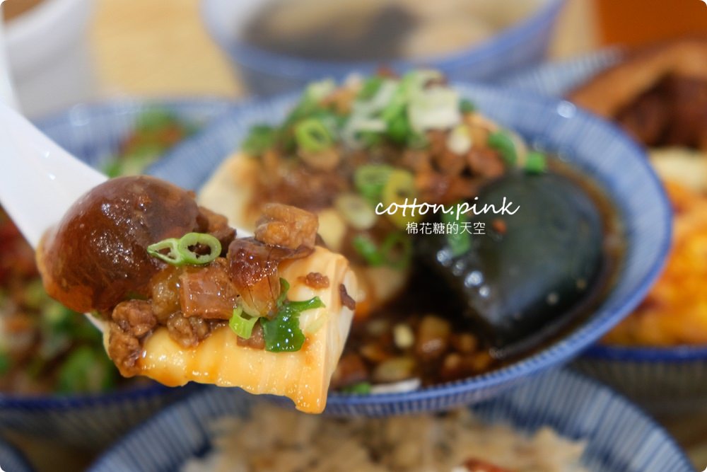 台中爌肉飯新星～朝馬等客運終於有好吃的了！這家金爌不是賣咖啡喔～