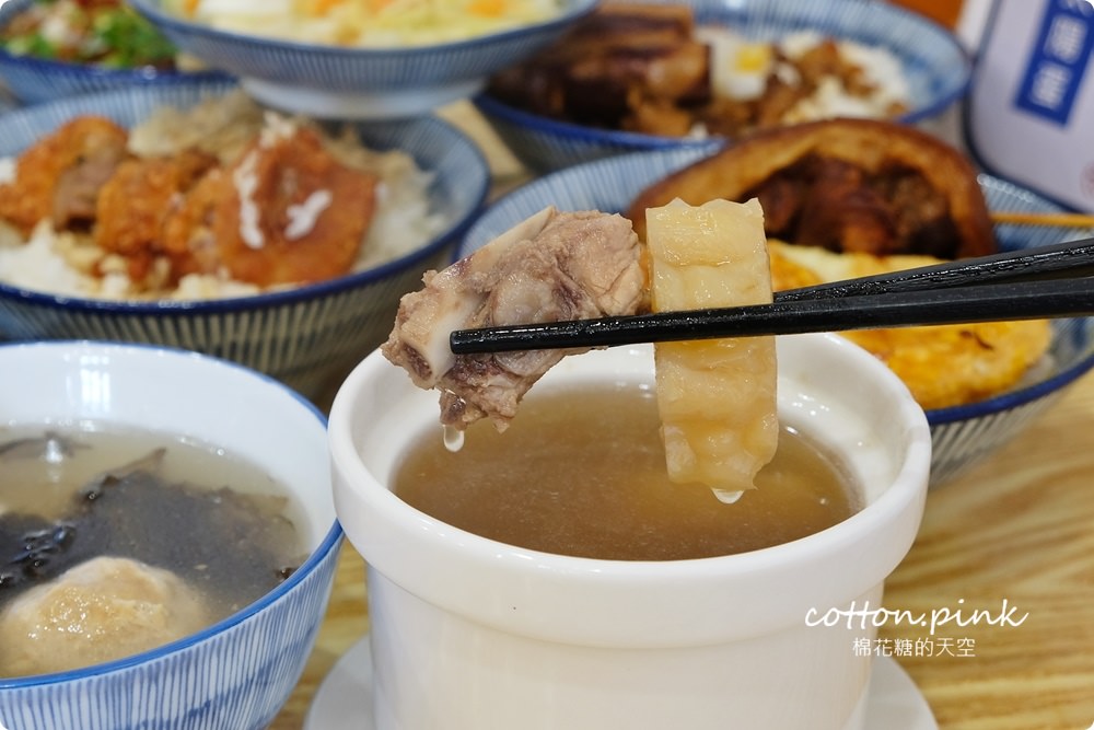 台中爌肉飯新星～朝馬等客運終於有好吃的了！這家金爌不是賣咖啡喔～