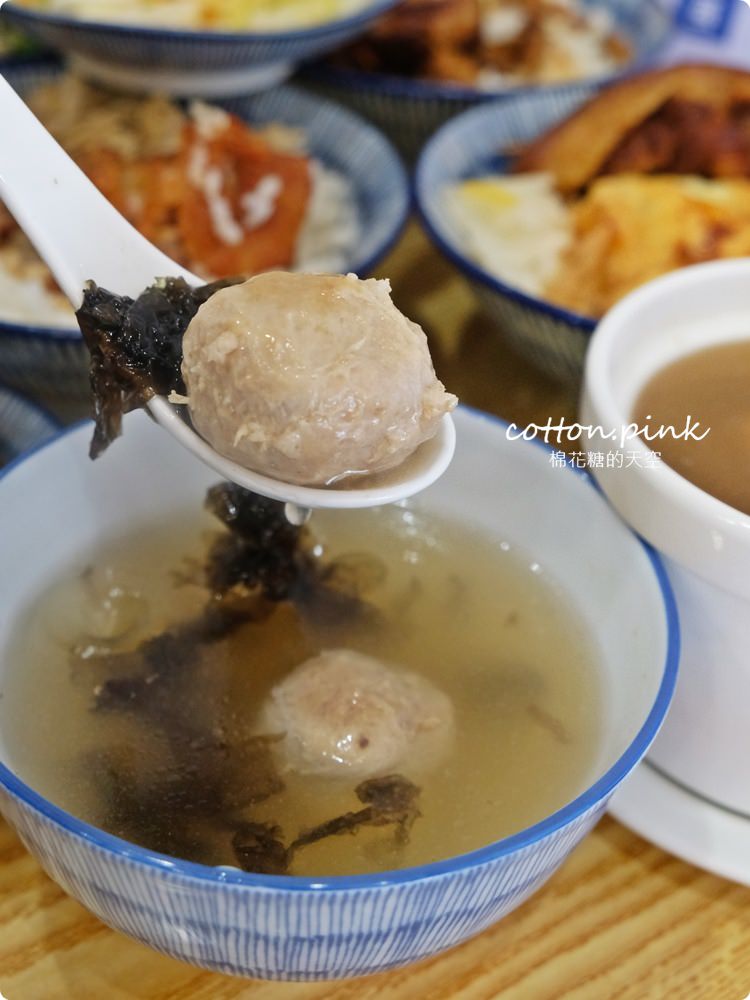台中爌肉飯新星～朝馬等客運終於有好吃的了！這家金爌不是賣咖啡喔～