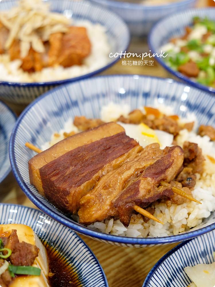 台中爌肉飯新星～朝馬等客運終於有好吃的了！這家金爌不是賣咖啡喔～