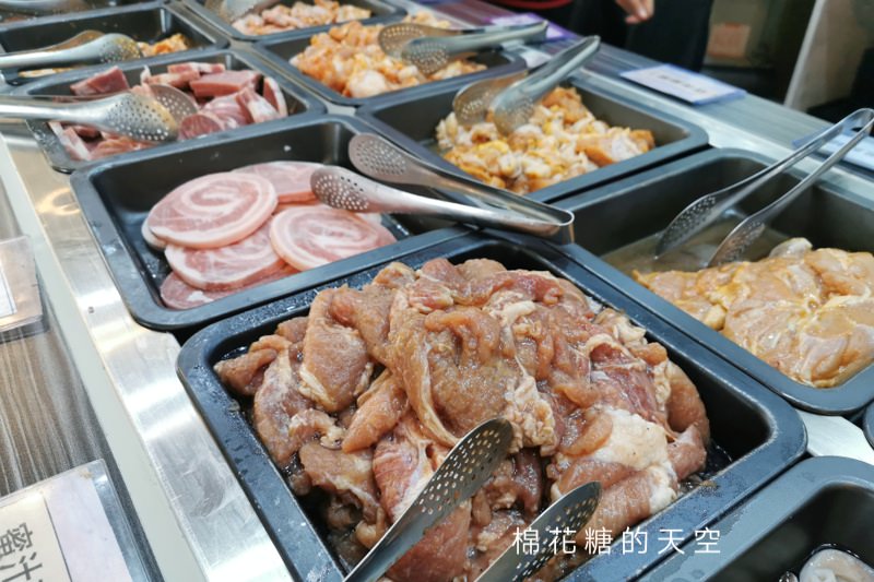 台中吃到飽這家真的吃很飽～肉食夥伴動起來！最新肉鮮生滿滿肉盤不怕你吃，歡迎使用振興券！