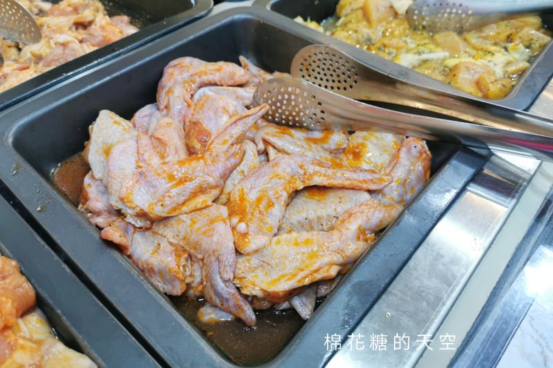 台中吃到飽這家真的吃很飽～肉食夥伴動起來！最新肉鮮生滿滿肉盤不怕你吃，歡迎使用振興券！