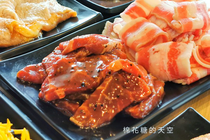 台中吃到飽這家真的吃很飽～肉食夥伴動起來！最新肉鮮生滿滿肉盤不怕你吃，歡迎使用振興券！