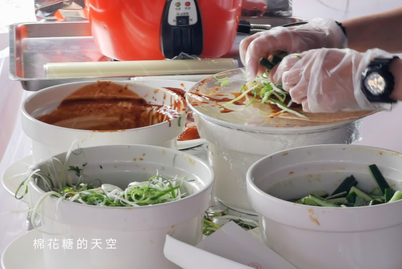 台中草悟道快閃排隊美食-爵士音樂節必吃全國飯店烤鴨捲每週限定兩天半販售中！