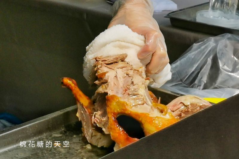 台中草悟道快閃排隊美食-爵士音樂節必吃全國飯店烤鴨捲每週限定兩天半販售中！