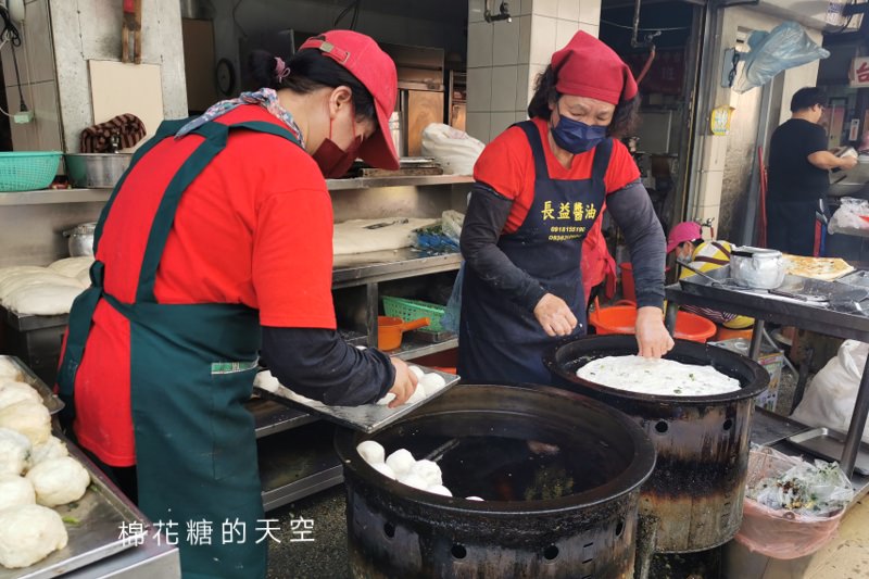 台中第五市場美食-樂群早餐，人氣不輸飯糰！招牌蔥油餅不一樣喔～