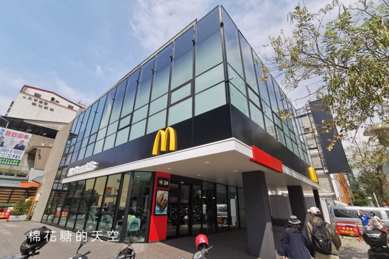 台中最新麥當勞進駐精華地段！公益路最便宜的餐廳就在這～還開24小時！