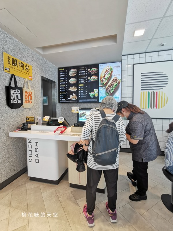 台中最新麥當勞進駐精華地段！公益路最便宜的餐廳就在這～還開24小時！