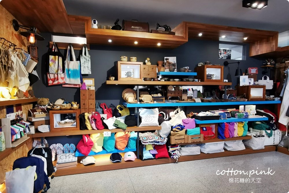 客製化禮物新選擇、青年老闆創業好夥伴-吉他大叔絹印社～口罩套也可以客製！圍裙、門簾通通有，電繡效果更有質感