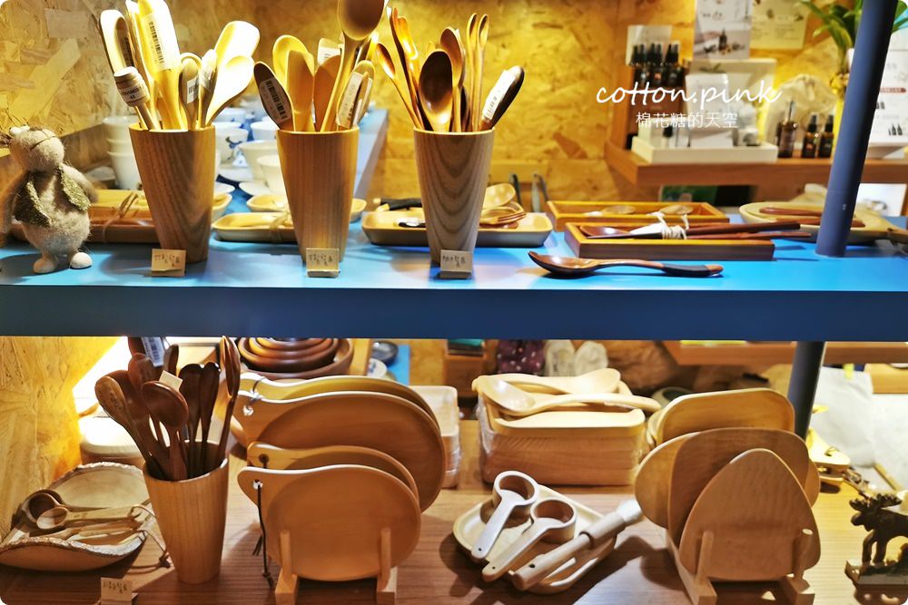 客製化禮物新選擇、青年老闆創業好夥伴-吉他大叔絹印社～口罩套也可以客製！圍裙、門簾通通有，電繡效果更有質感