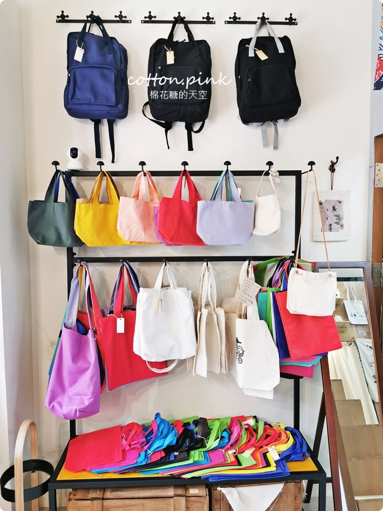 客製化禮物新選擇、青年老闆創業好夥伴-吉他大叔絹印社～口罩套也可以客製！圍裙、門簾通通有，電繡效果更有質感