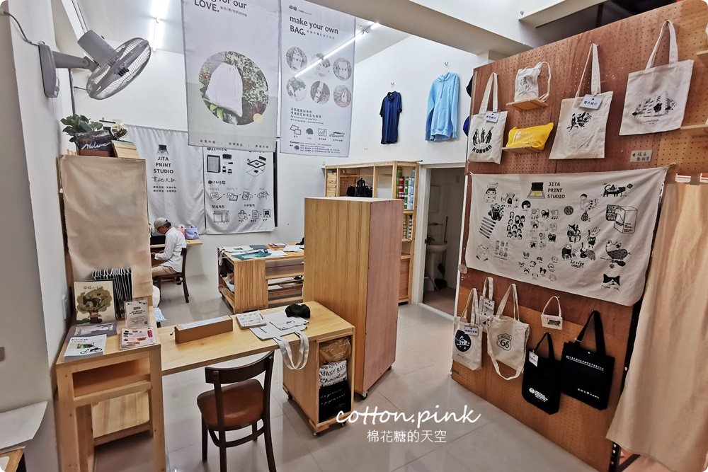 客製化禮物新選擇、青年老闆創業好夥伴-吉他大叔絹印社～口罩套也可以客製！圍裙、門簾通通有，電繡效果更有質感