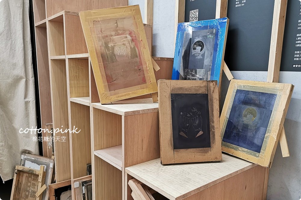 客製化禮物新選擇、青年老闆創業好夥伴-吉他大叔絹印社～口罩套也可以客製！圍裙、門簾通通有，電繡效果更有質感