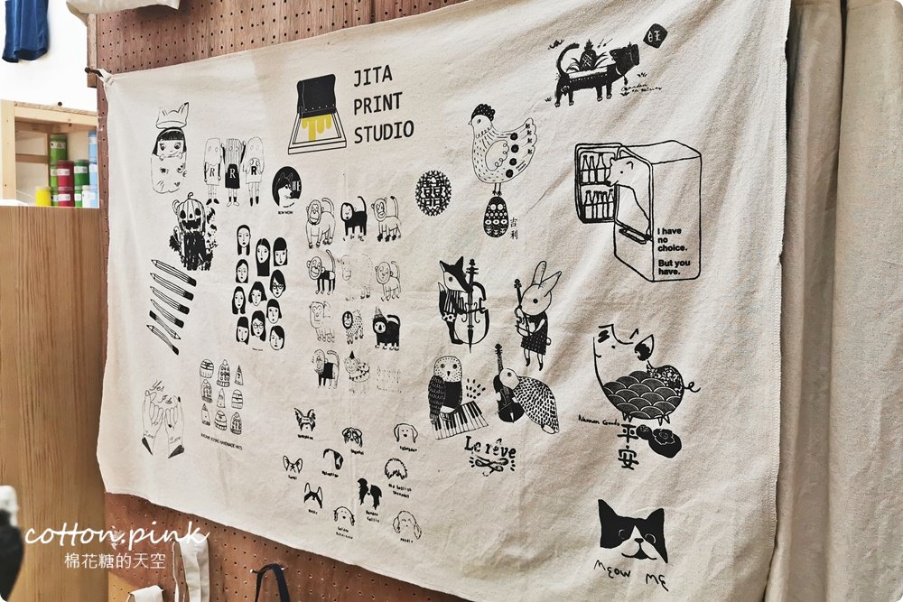 客製化禮物新選擇、青年老闆創業好夥伴-吉他大叔絹印社～口罩套也可以客製！圍裙、門簾通通有，電繡效果更有質感