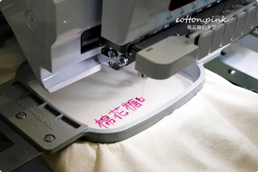 客製化禮物新選擇、青年老闆創業好夥伴-吉他大叔絹印社～口罩套也可以客製！圍裙、門簾通通有，電繡效果更有質感